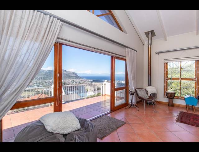 5 BEDROOM HOUSE FOR SALE IN FISH HOEK